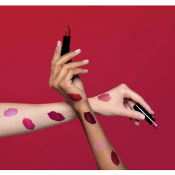 أحمر شفاه بتشطيب مات طويل الأمد Perfect Mat Lipstick - Long-lasting Matte Finish