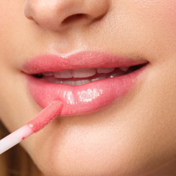 غلوس شفاه يعمل على زيادة الامتلاء واللمعان Plumping Lip Fluid – Lip Gloss for Fuller, Shiny Lips