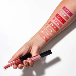 غلوس شفاه يعمل على زيادة الامتلاء واللمعان Plumping Lip Fluid – Lip Gloss for Fuller, Shiny Lips