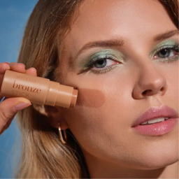برونزر كريم ستيك للبشرة البرونزية Cream Bronzer Stick for Tanned Complexion