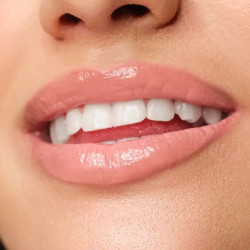 غلوس شفاه يعمل على زيادة الامتلاء واللمعان Plumping Lip Fluid – Lip Gloss for Fuller, Shiny Lips