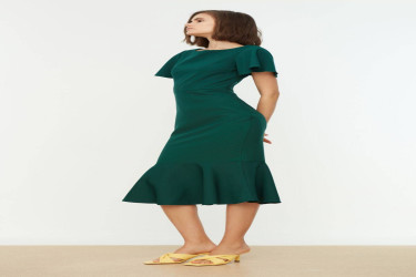 فستان ميدي منسوج بقصة ضيقة وتفاصيل كشكش Fitted Flounce Detail Midi Woven Dress
