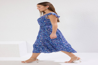 فستان ميدي منسوج من الفيسكوز بقصة A-line وياقة مربعة وطبعة زهور Floral Print Square Collar A-line Viscose Midi Woven Dress