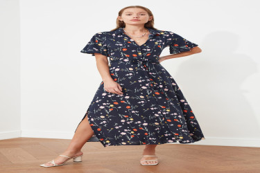 فستان قميص ميدي منسوج بحزام وفتحة جانبية وطبعة زهور Belted Slit Floral Print Midi Woven Shirt Dress