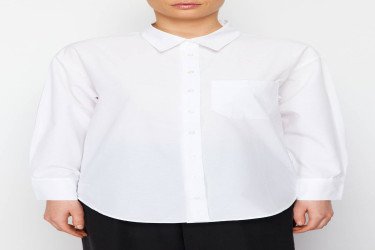 قميص نسائي منسوج من القطن بقصة بوي فريند واسعة وجيب واحد Single Pocket Boyfriend Wide Fit Cotton Woven Shirt