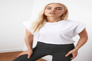 تيشيرت بيسيك محبوك من القطن بياقة دائرية ومظهر مبطن Basic Wadding Look Crew Neck 100% Cotton Knitted T-Shirt