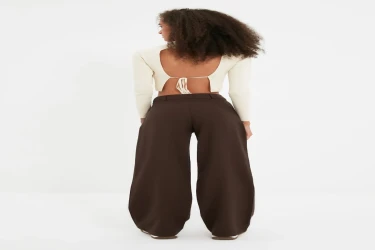 بنطلون منسوج بأرجل واسعة وكسرات أمامية Pleated Wide Leg Woven Trousers