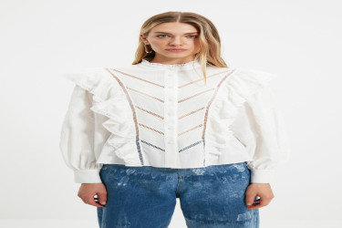 قميص منسوج بتفاصيل زينة وأكمام بالون Applique Detail Balloon Sleeve Woven Shirt