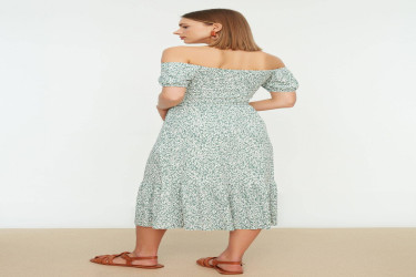 فستان محبوك مضلع بياقة كارمن وطبعة منقطة Carmen Collar Printed Ribbed Knitted Dress