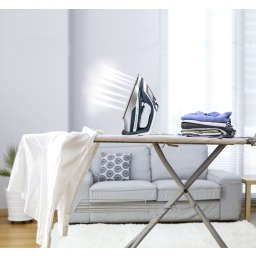 مكواة بخار ST60 بسعة 450 مل Steam Iron ST60 with 450cc Water Tank