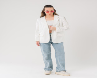 بليزر رسمي من الأمام، دنيم مطرز من الخلف Blazer with Distressed Denim Back and Embroidery