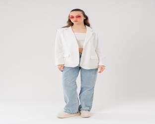 بليزر رسمي من الأمام، دنيم مطرز من الخلف Blazer with Distressed Denim Back and Embroidery