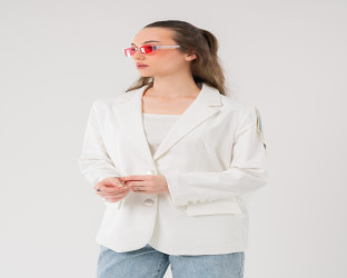 بليزر رسمي من الأمام، دنيم مطرز من الخلف Blazer with Distressed Denim Back and Embroidery
