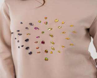 قميص نسائي بأكمام طويلة - مزين بأحجار كريستال ملونة Women's long Sleeve shirt with Colorful Crystal