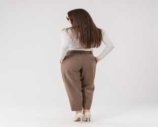 بنطلون نسائي بخصر عالٍ وتفاصيل أزرار جانبية Women's Tapered High-Waisted Trousers with Side Button Detail