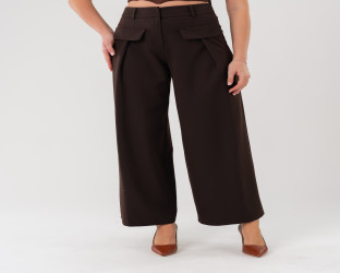 بنطلون نسائي بقصة واسعة و خصر عالٍ High-Waisted Wide-Leg Trousers