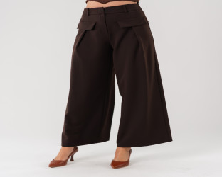 بنطلون نسائي بقصة واسعة و خصر عالٍ High-Waisted Wide-Leg Trousers