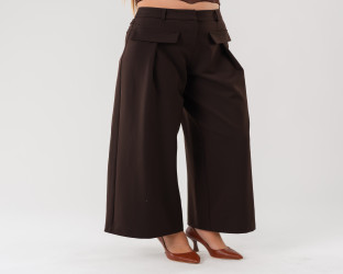بنطلون نسائي بقصة واسعة و خصر عالٍ High-Waisted Wide-Leg Trousers