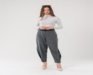 بنطلون نسائي بخصر عالٍ وتفاصيل أزرار جانبية Women's Tapered High-Waisted Trousers with Side Button Detail