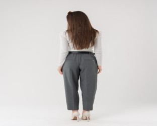 بنطلون نسائي بخصر عالٍ وتفاصيل أزرار جانبية Women's Tapered High-Waisted Trousers with Side Button Detail