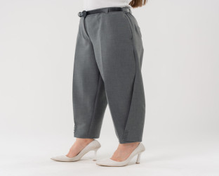 بنطلون نسائي بخصر عالٍ وتفاصيل أزرار جانبية Women's Tapered High-Waisted Trousers with Side Button Detail