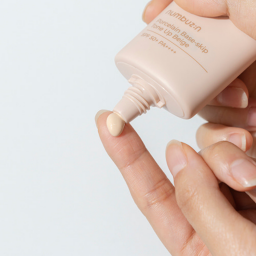 كريم رقم 3 مرطب ملون بتغطية خفيفةSPF 50+ No.3 Tone Up Beige SPF 50+ Tinted Moisturizer