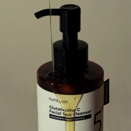 غسول سبا للوجه بالجلوتاثيون وفيتامين C No.5 Glutathione C Facial Spa Cleanser