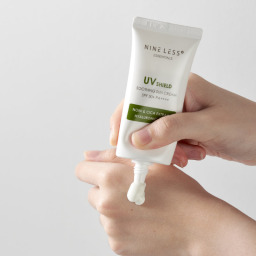 إيسنشيلز كريم واقي شمس مهدئ SPF 50 Essentials UV Shield Soothing Sun Cream SPF 50