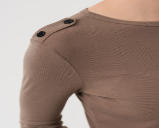 بلوزة نسائية بأكمام طويلة Women's Long-Sleeve Ribbed Top