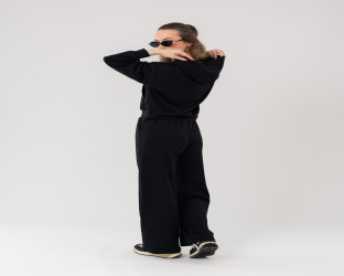 طقم بدلة رياضي نسائي (تراكسوت) مزينة بقطع كريستال Women's Black Rhinestone Studded Tracksuit