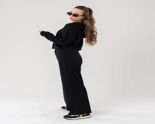 طقم بدلة رياضي نسائي (تراكسوت) مزينة بقطع كريستال Women's Black Rhinestone Studded Tracksuit