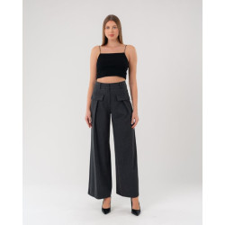 بنطلون نسائي بقصة واسعة و خصر عالٍ High-Waisted Wide-Leg Trousers