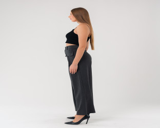 بنطلون نسائي بقصة واسعة و خصر عالٍ High-Waisted Wide-Leg Trousers
