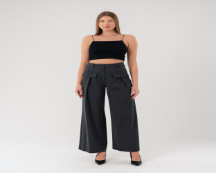 بنطلون نسائي بقصة واسعة و خصر عالٍ High-Waisted Wide-Leg Trousers