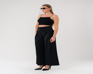 بنطلون نسائي بقصة واسعة و خصر عالٍ High-Waisted Wide-Leg Trousers