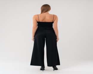 بنطلون نسائي بقصة واسعة و خصر عالٍ High-Waisted Wide-Leg Trousers