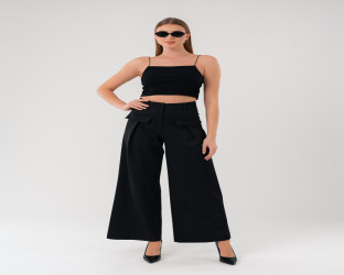 بنطلون نسائي بقصة واسعة و خصر عالٍ High-Waisted Wide-Leg Trousers