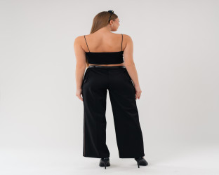 بنطلون أسود واسع بقصة مستقيمة مع شريط جانبي Wide-Leg Trousers with Contrasting Side Stripe