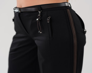 بنطلون أسود واسع بقصة مستقيمة مع شريط جانبي Wide-Leg Trousers with Contrasting Side Stripe