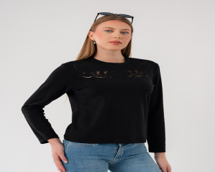بلوزة نسائية سوداء بأكمام طويلة وتفاصيل شبكية مطرزة Black Long-Sleeve Top with Details