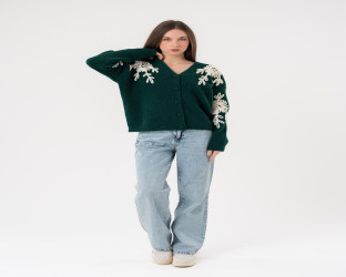 كارديغان صوف برقبة V مع تطريز زهري بارز Cardigan with Prominent Floral Embroidery and V-Neck