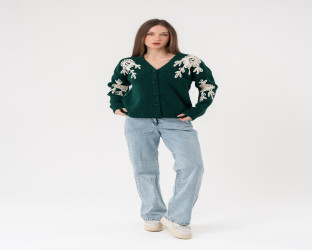 كارديغان صوف برقبة V مع تطريز زهري بارز Cardigan with Prominent Floral Embroidery and V-Neck