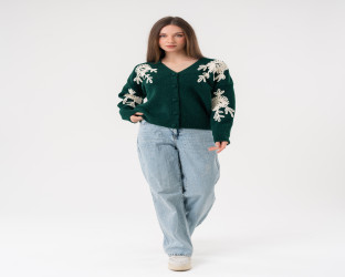 كارديغان صوف برقبة V مع تطريز زهري بارز Cardigan with Prominent Floral Embroidery and V-Neck