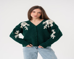 كارديغان صوف برقبة V مع تطريز زهري بارز Cardigan with Prominent Floral Embroidery and V-Neck