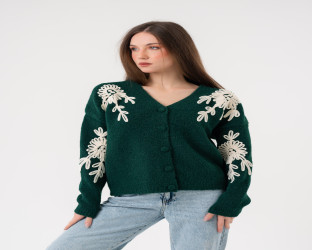 كارديغان صوف برقبة V مع تطريز زهري بارز Cardigan with Prominent Floral Embroidery and V-Neck