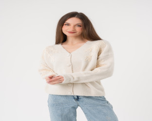 كارديغان صوف برقبة V مع تطريز زهري بارز Cardigan with Prominent Floral Embroidery and V-Neck