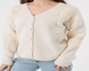 كارديغان صوف برقبة V مع تطريز زهري بارز Cardigan with Prominent Floral Embroidery and V-Neck