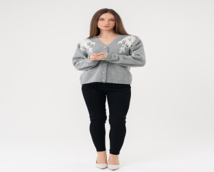 كارديغان صوف برقبة V مع تطريز زهري بارز Cardigan with Prominent Floral Embroidery and V-Neck