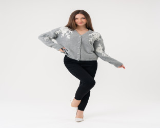 كارديغان صوف برقبة V مع تطريز زهري بارز Cardigan with Prominent Floral Embroidery and V-Neck