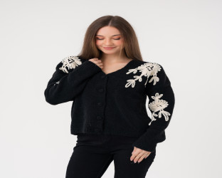 كارديغان صوف برقبة V مع تطريز زهري بارز Cardigan with Prominent Floral Embroidery and V-Neck